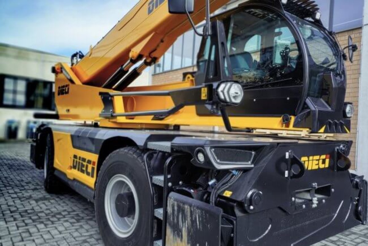 Rahatlıq, görünürlük və təhlükəsizlik: operator tərəfindən fırlanan teleskopik yükləyici