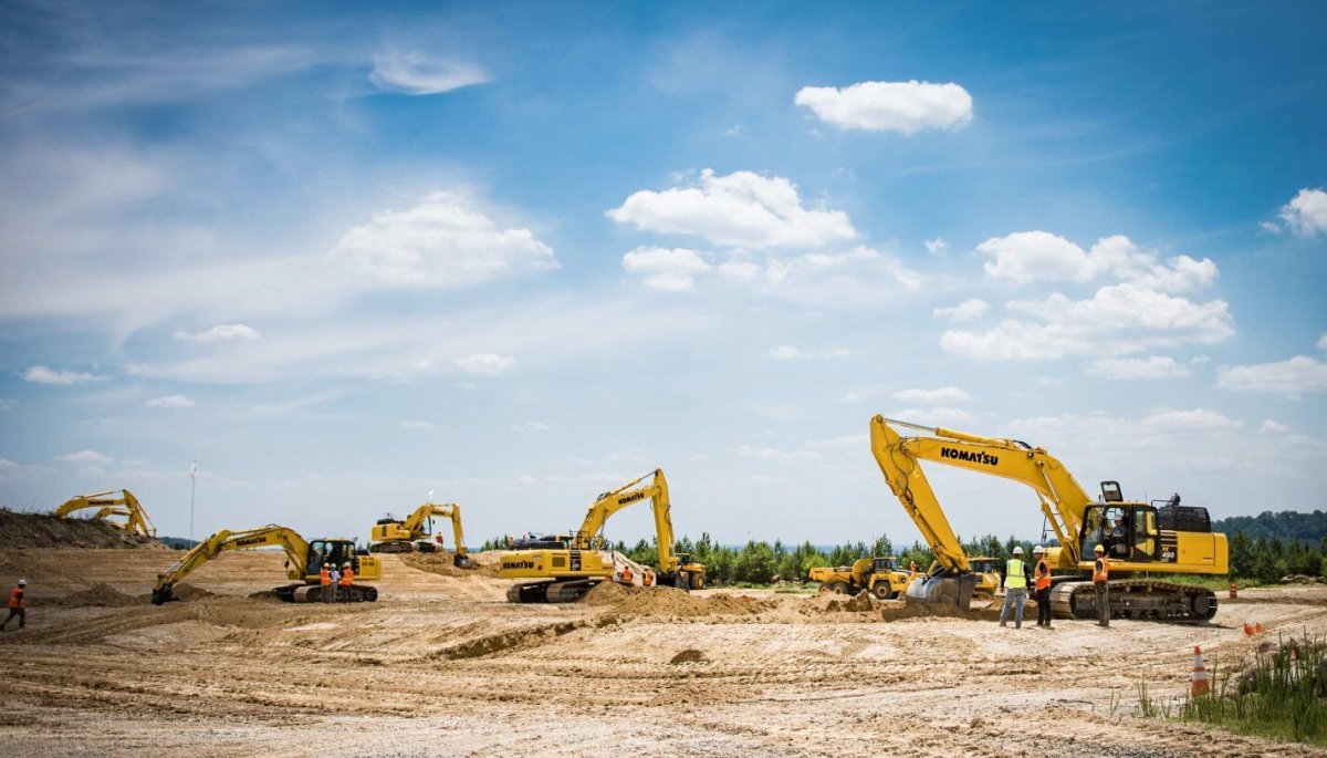 Komatsu, batareyalı qazma və Bolt alma qurğularının elektrik versiyalarını istehsalı